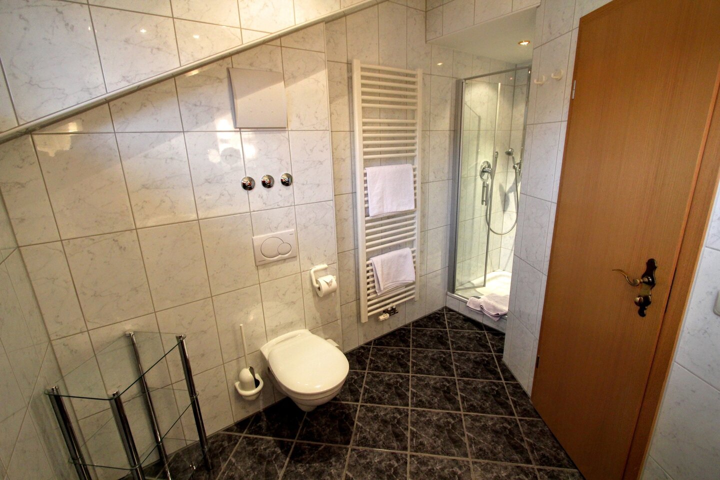 Pension Gatterhof Riezlern Kleinwalsertal Ferienwohnung Nr.:16 Badezimmer Pension Gatterhof Riezlern Kleinwalsertal Ferienwohnung Nr.:16 Badezimmer