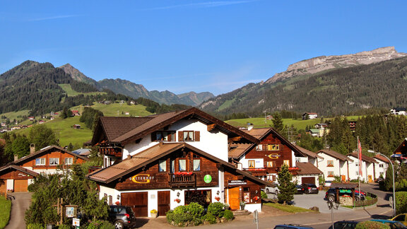 Gatterhof und Blick zum Ifen
