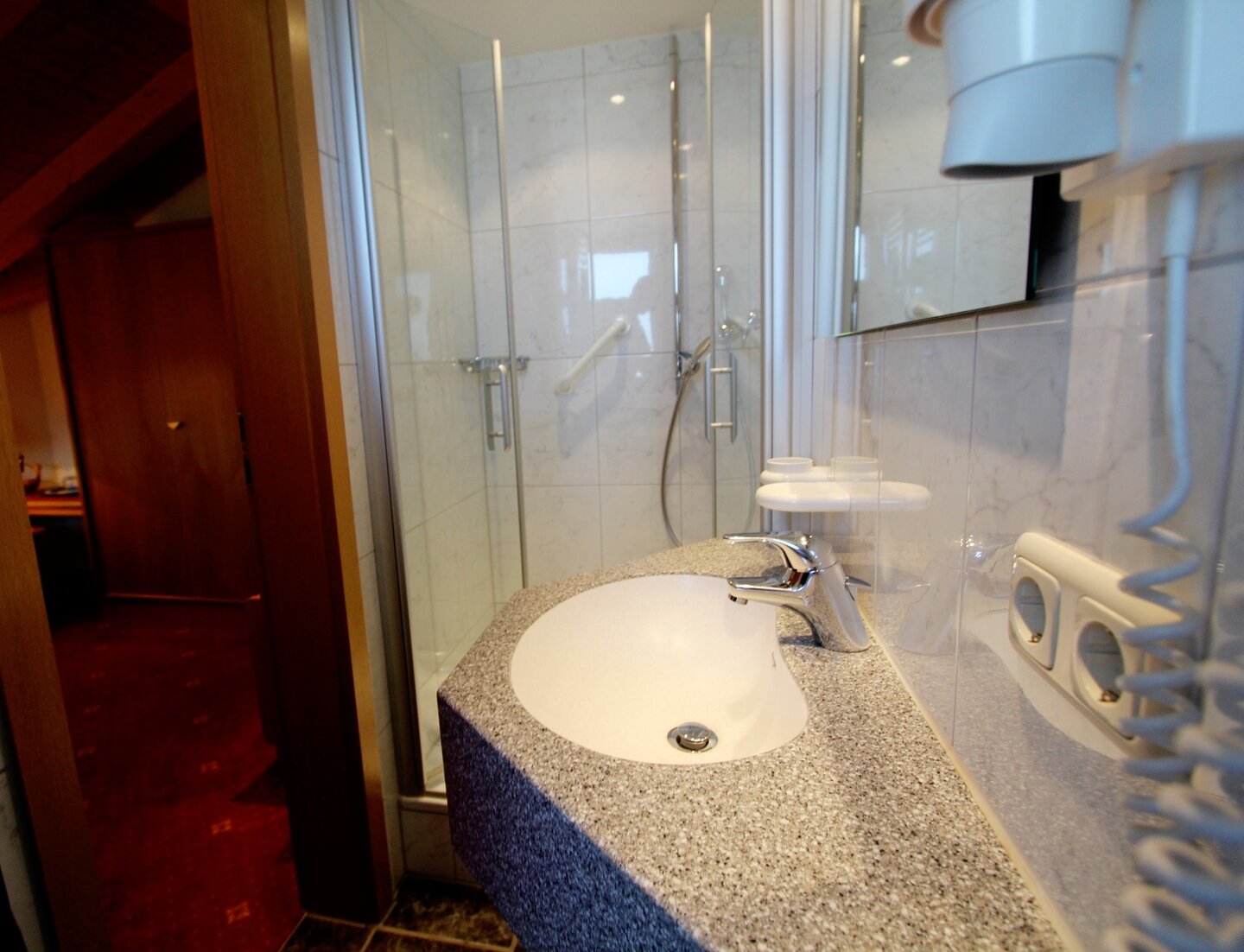 Einzelzimmer_Badezimmer_Kleinwalsertal